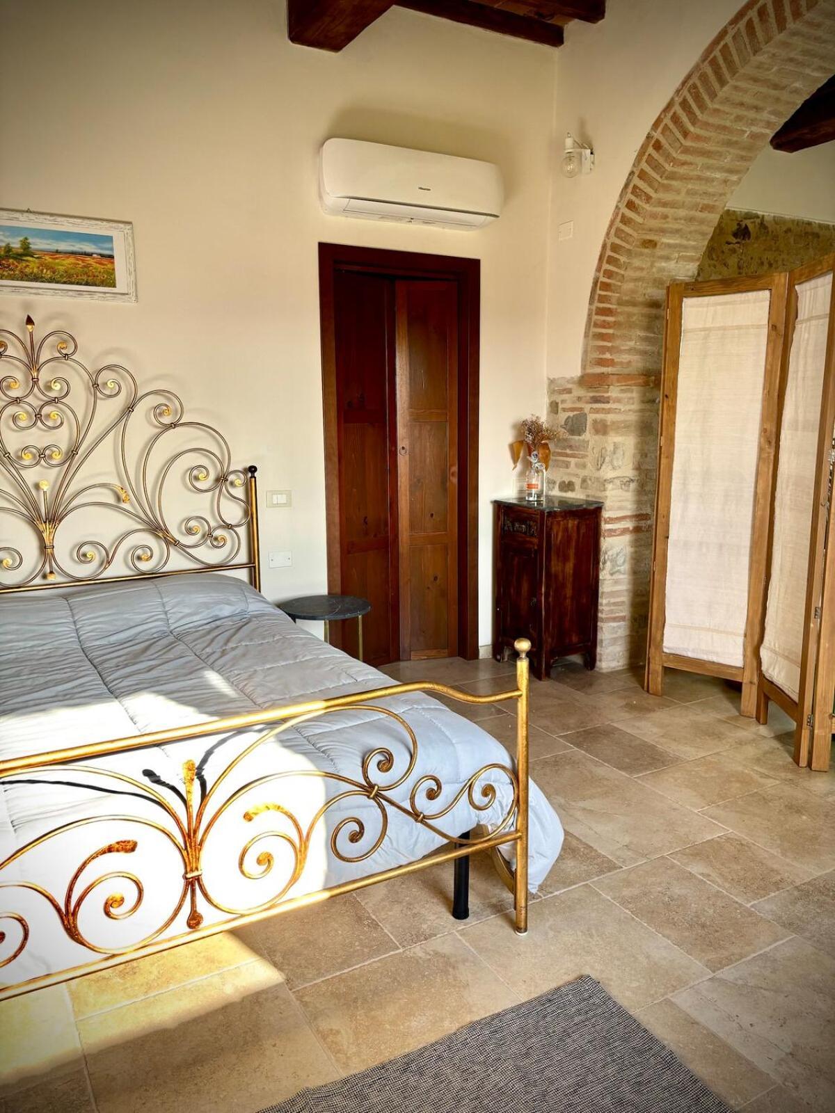 Birillo 1824 Hotel Poggibonsi Buitenkant foto